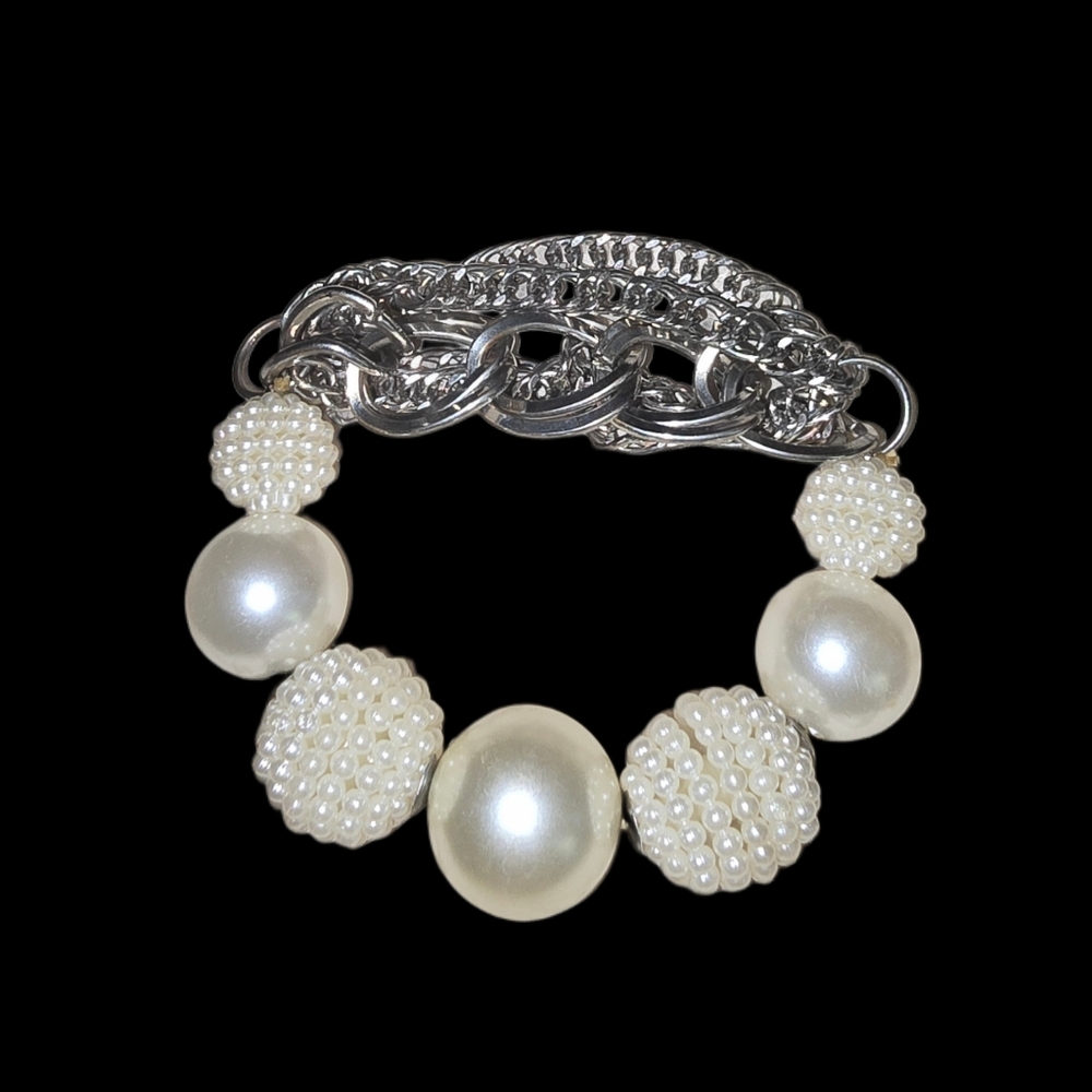 Elegant Silver and Pearl Bracelet